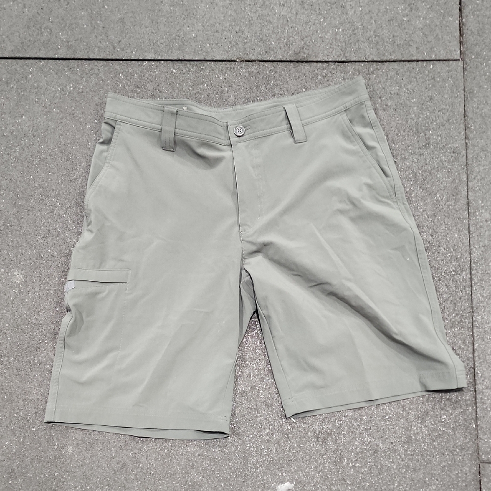 Columbia Men's Light Gray Cargo Shorts